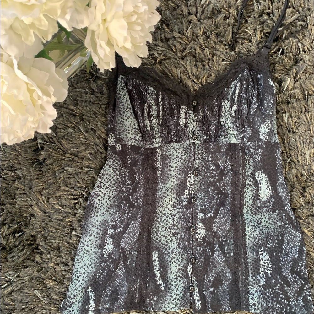 Guess spaghetti strap top with tags